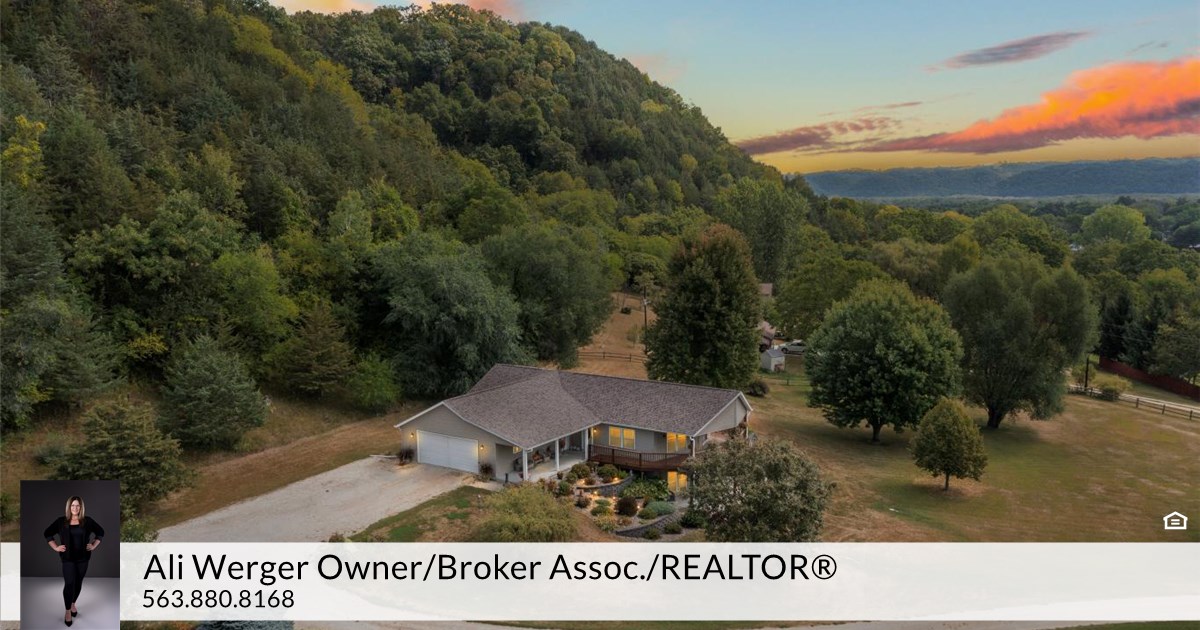 2352 Longview Ln, Harpers Ferry, IA 52146