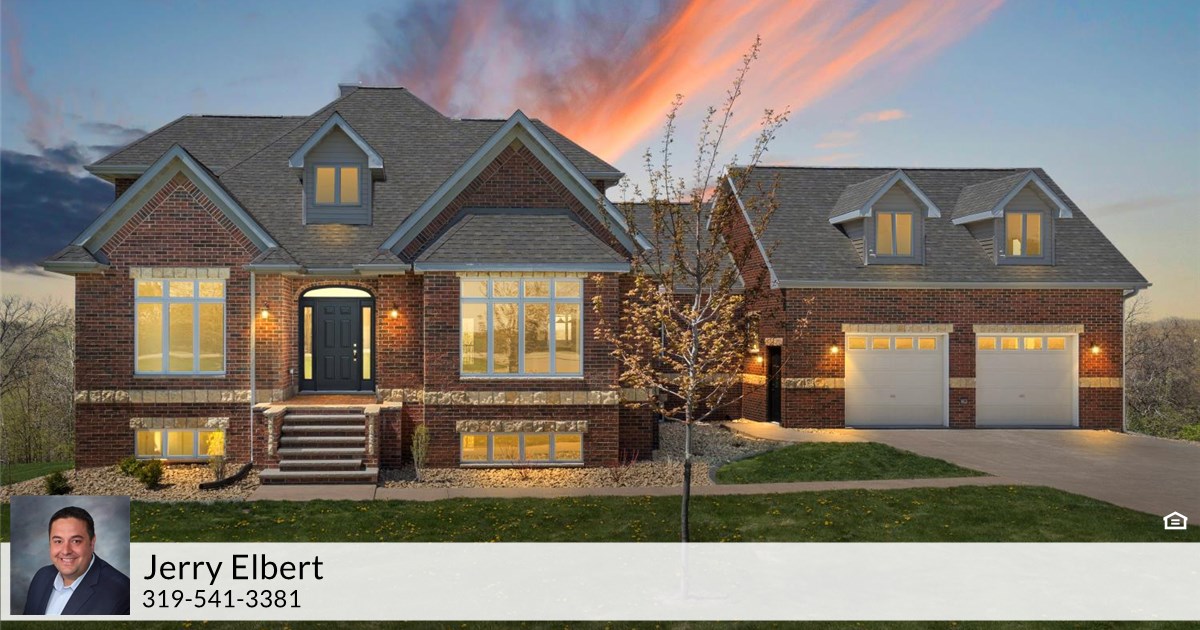 7989 Raphael Dr, Dubuque, IA 52003